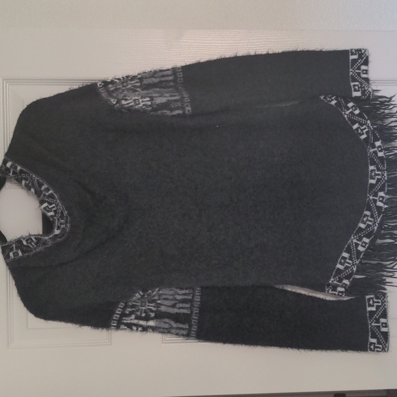Alpaca and wool sweater with alpaca design - Picture 4 of 4